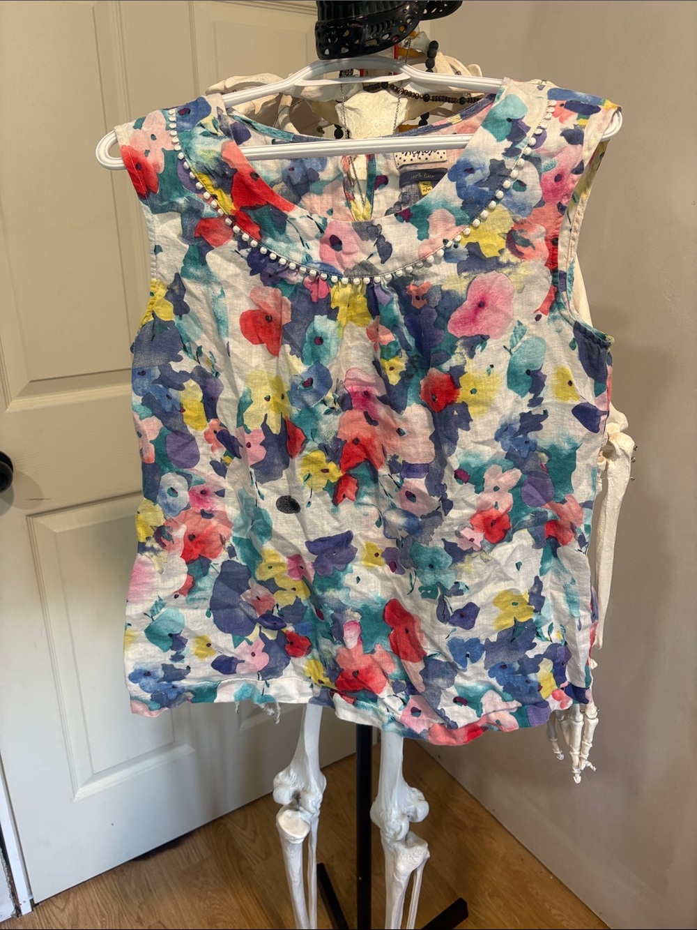 Beaded Scoop-Neck Floral Tank Top - White Multicolor
